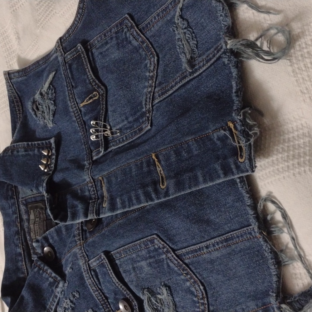 Fashion distressed jean crop vest - Picture 3 of 7